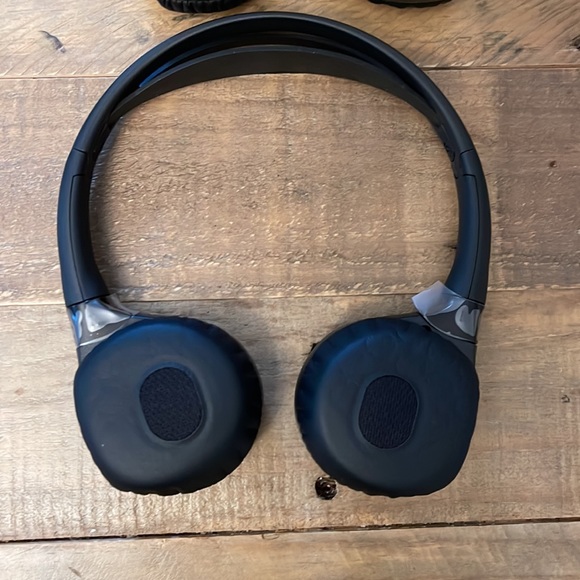 Cadillac Headphones Gm Cadillac Digital Audio 2 Wireless Headsets